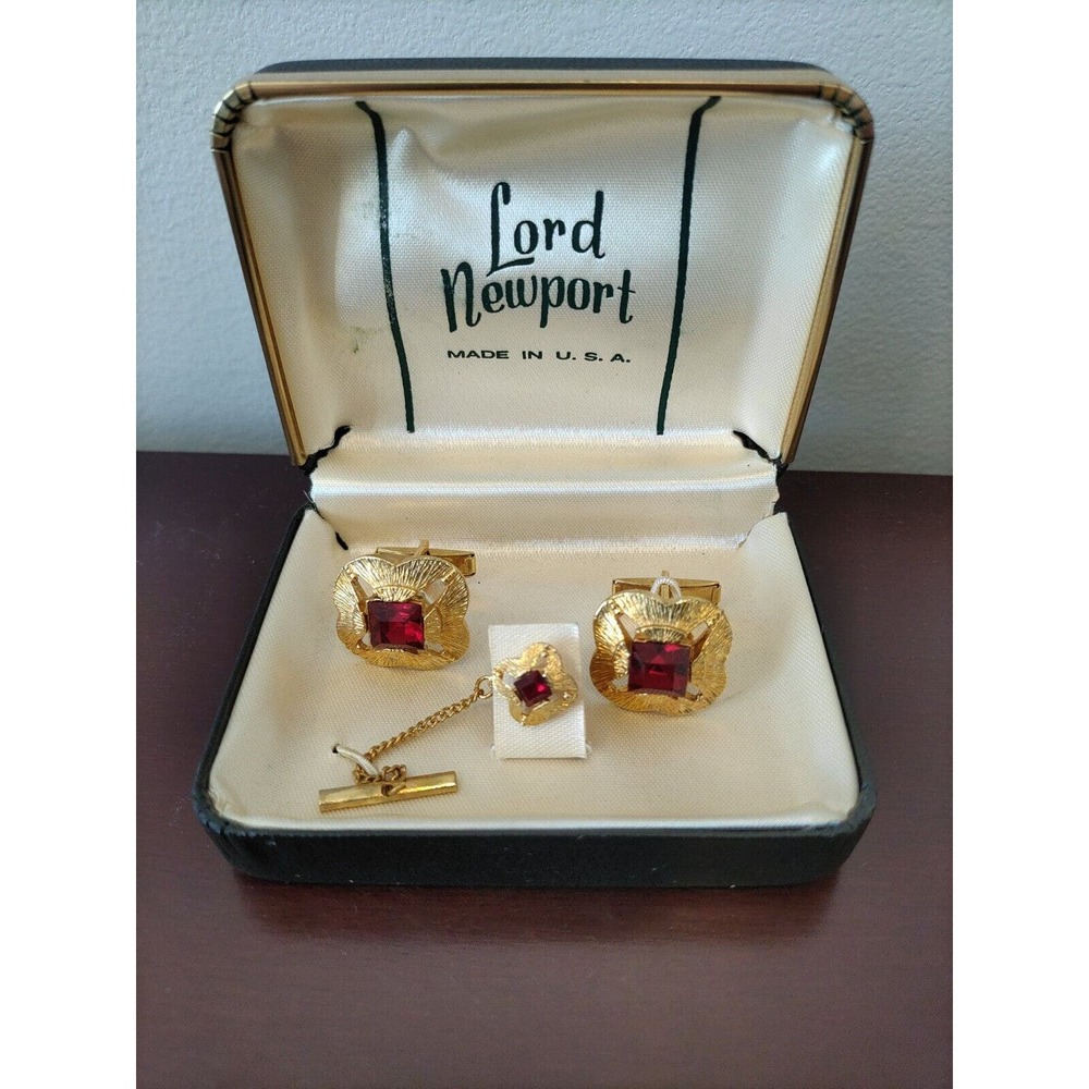 VINTAGE LORD NEWPORT CUFF LINKS AND TIE TACK WITH BEAUTIFUL RED CENTER - USA!